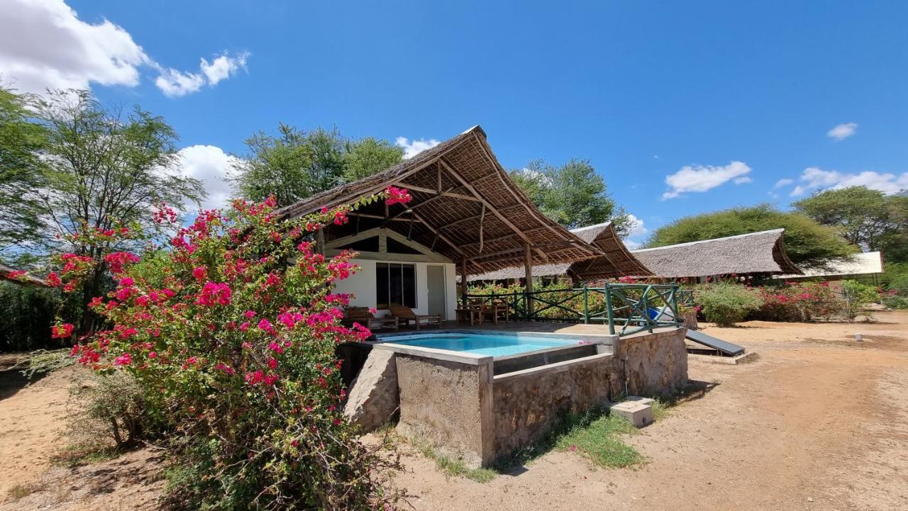 Manyatta Camp Hotel Voi Bagian luar foto