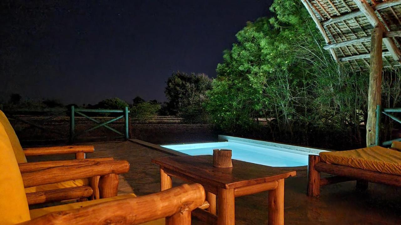 Manyatta Camp Hotel Voi Bagian luar foto