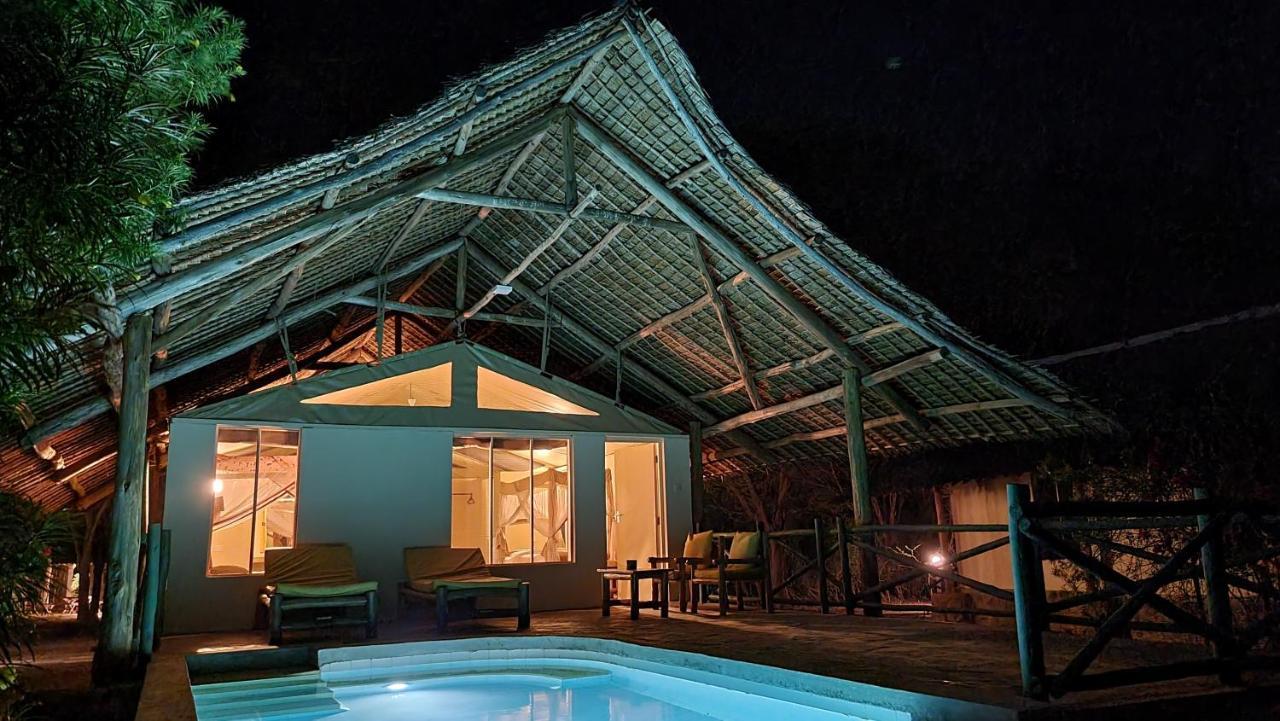 Manyatta Camp Hotel Voi Bagian luar foto