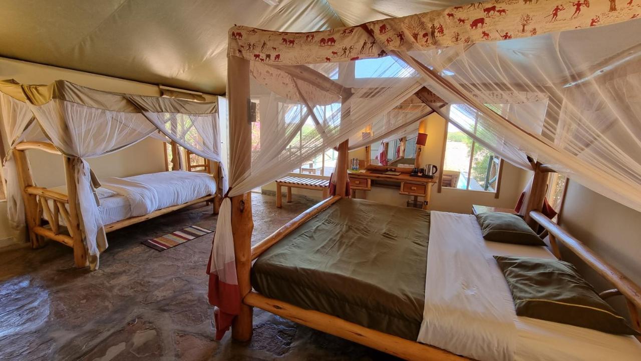 Manyatta Camp Hotel Voi Bagian luar foto