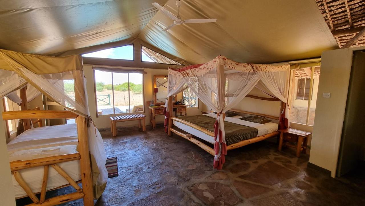 Manyatta Camp Hotel Voi Bagian luar foto