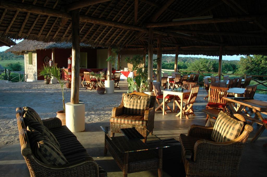 Manyatta Camp Hotel Voi Bagian luar foto