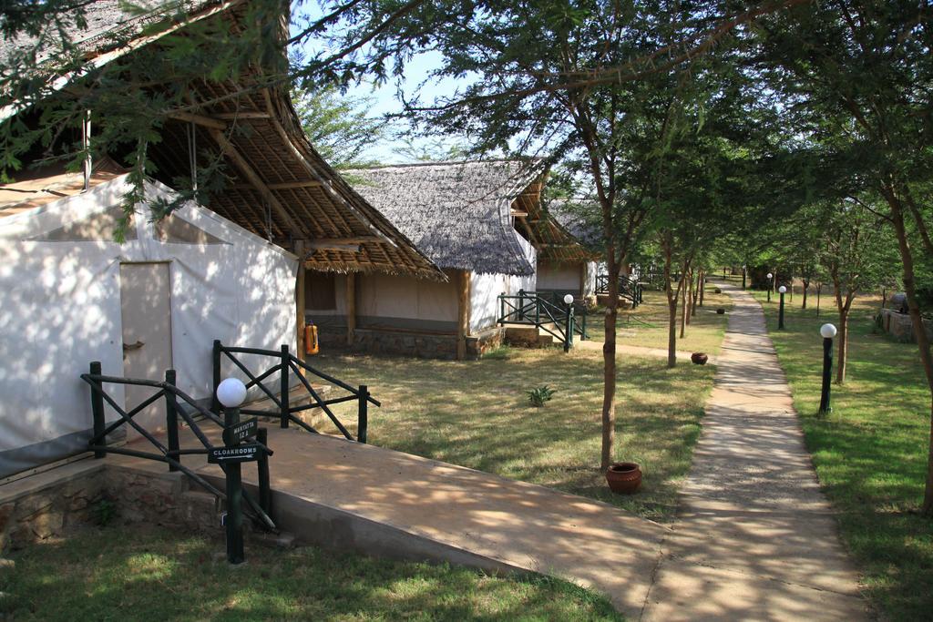 Manyatta Camp Hotel Voi Bagian luar foto
