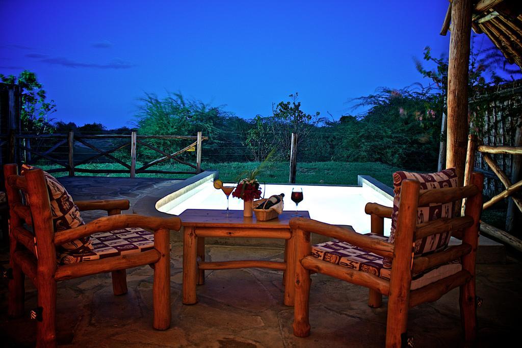 Manyatta Camp Hotel Voi Bagian luar foto