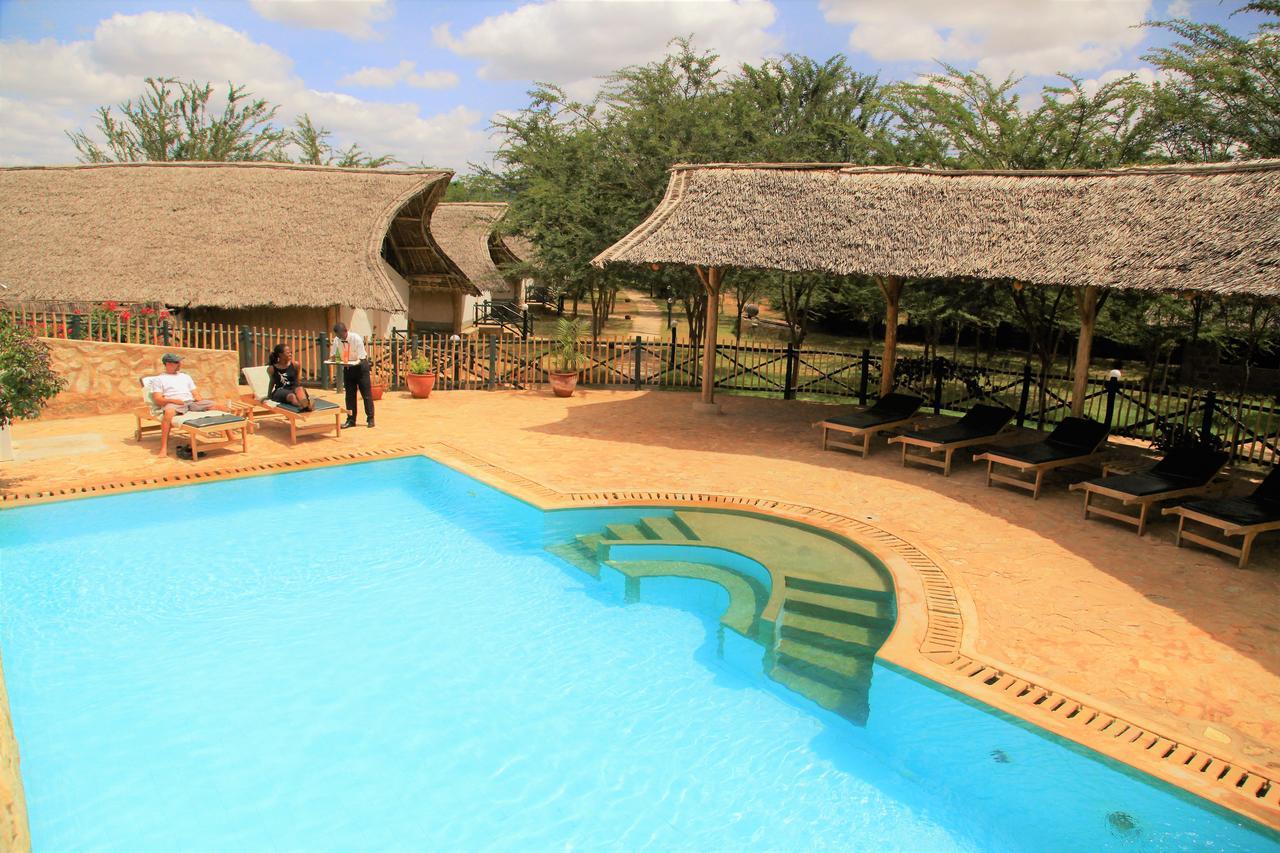 Manyatta Camp Hotel Voi Bagian luar foto