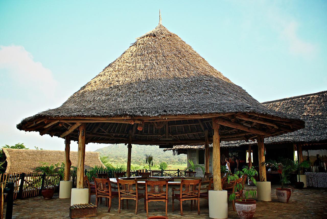 Manyatta Camp Hotel Voi Bagian luar foto
