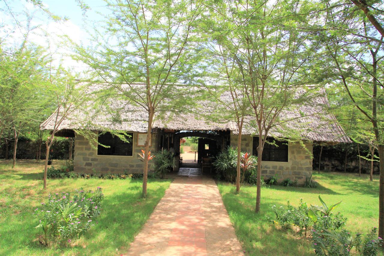 Manyatta Camp Hotel Voi Bagian luar foto