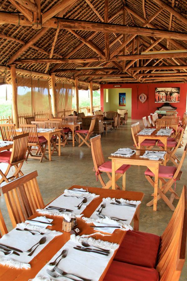 Manyatta Camp Hotel Voi Bagian luar foto
