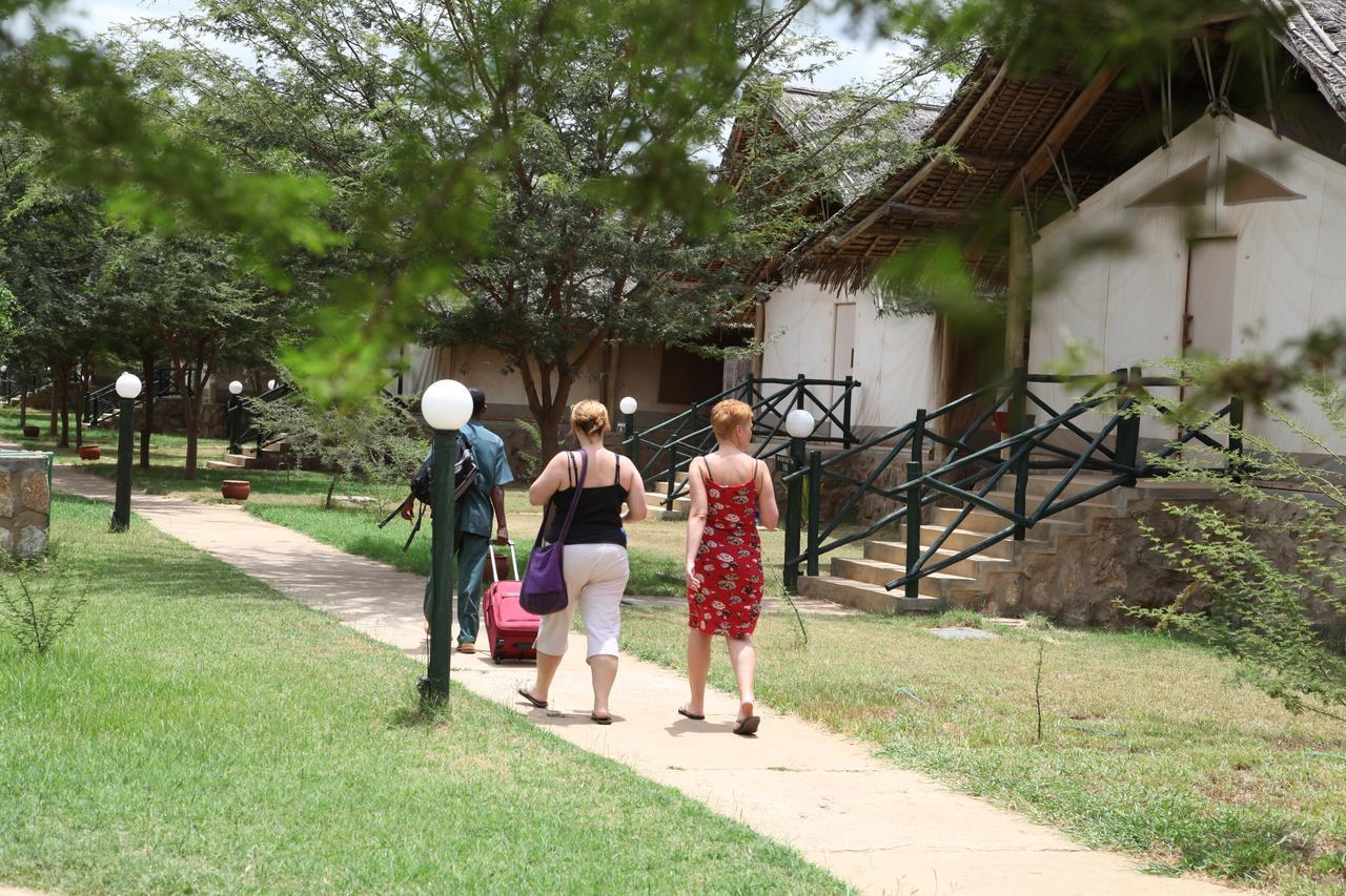 Manyatta Camp Hotel Voi Bagian luar foto